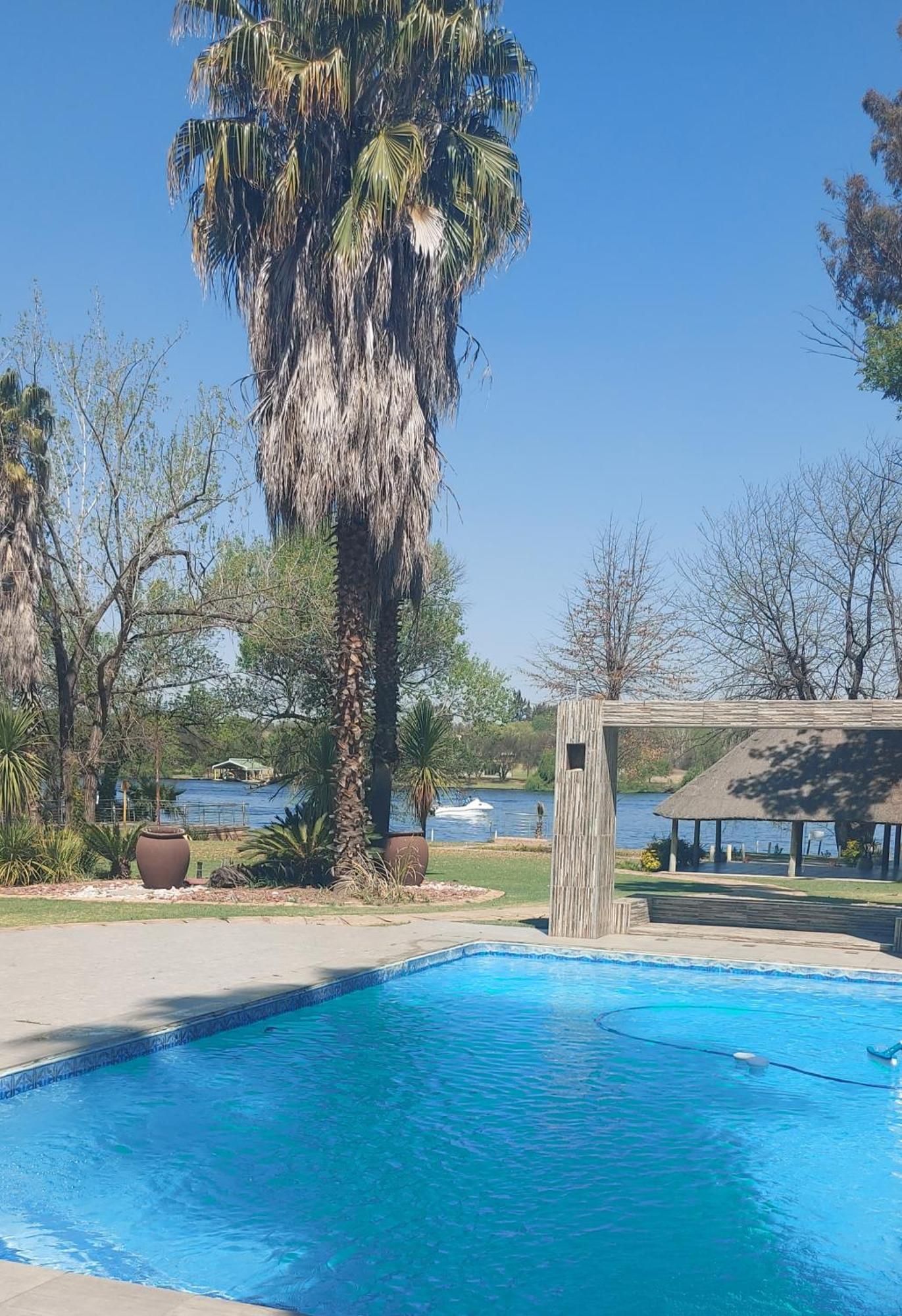 ואנדרביג'לפארק Lalamanzi River Lodge מראה חיצוני תמונה